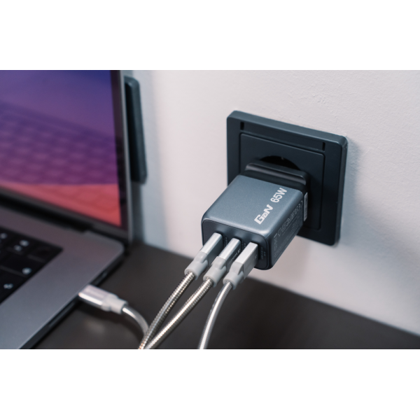 Verbatim GNC-65 65W 3-port GaN Charger | Klikk Malta